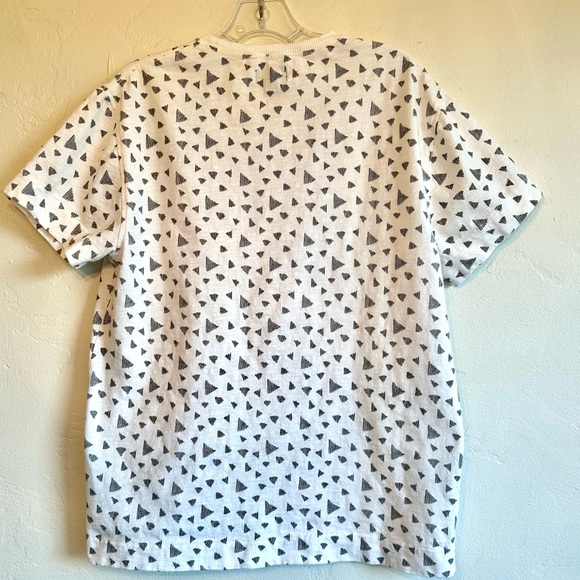 CPO provisions white with black line art triangle print short sleeve tee. Size M - Picture 2 of 8